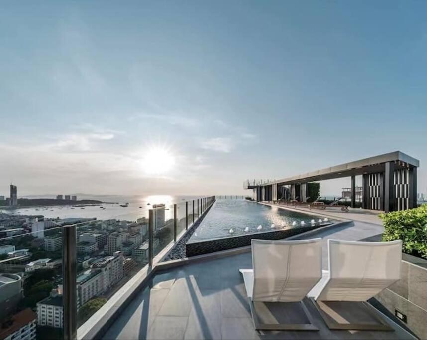 The Base Central Pattaya Luaran gambar